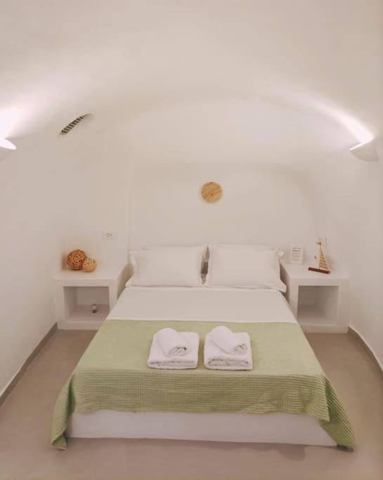 דירות Foinikiá Finikas Cave House מראה חיצוני תמונה